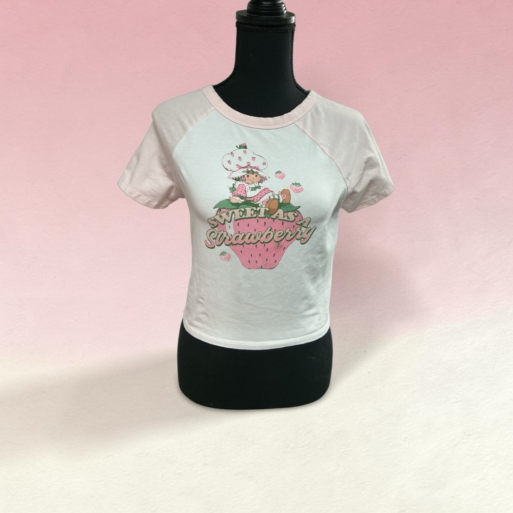 Sweet Strawberry Graphic Crop Tee - Pink